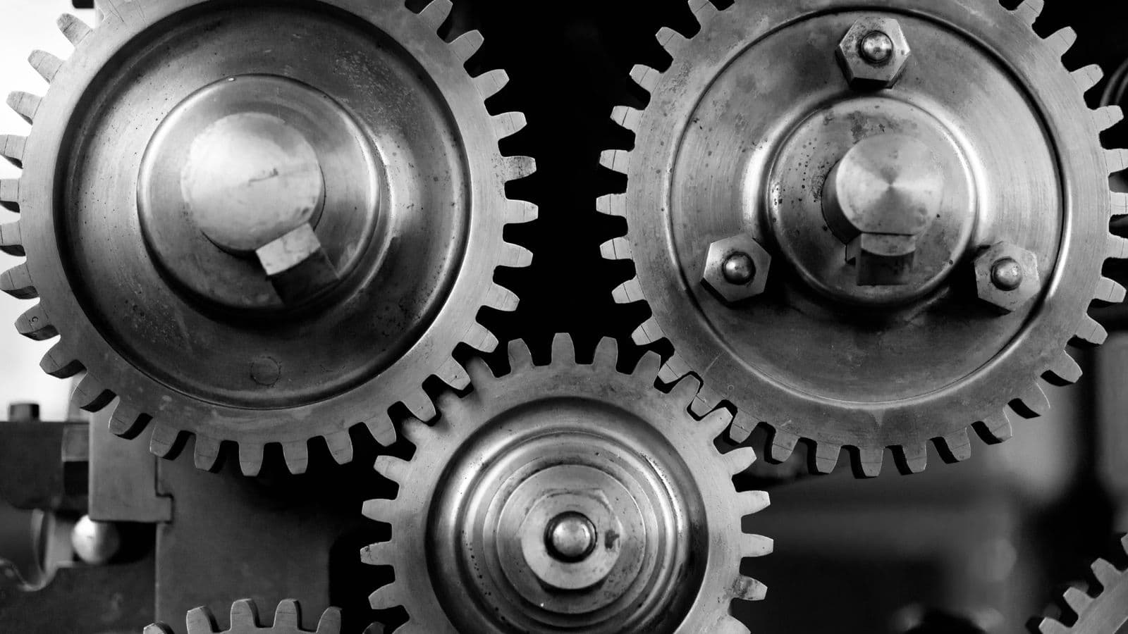 OEM vs Aftermarket Parts: Complete Guide for Fleet Managers